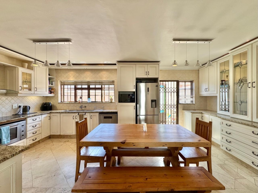 4 Bedroom Property for Sale in Zonnebloem Western Cape